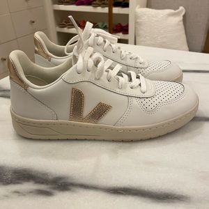 Veja V-10 Sneaker in Extra White & Platine Size 38/ US 7